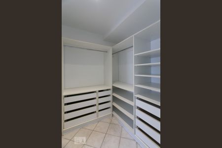 Apartamento para alugar com 198m², 3 quartos e 3 vagas Apartamento para alugar com 198m², 3 quartos e 3 vagasSuíte 2 - Closet