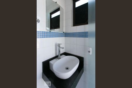 Apartamento para alugar com 198m², 3 quartos e 3 vagas Apartamento para alugar com 198m², 3 quartos e 3 vagasBanheiro da Piscina