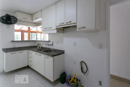 Apartamento para alugar com 198m², 3 quartos e 3 vagas Apartamento para alugar com 198m², 3 quartos e 3 vagasCozinha