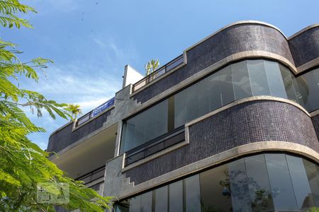 Apartamento para alugar com 198m², 3 quartos e 3 vagas Apartamento para alugar com 198m², 3 quartos e 3 vagasFachada