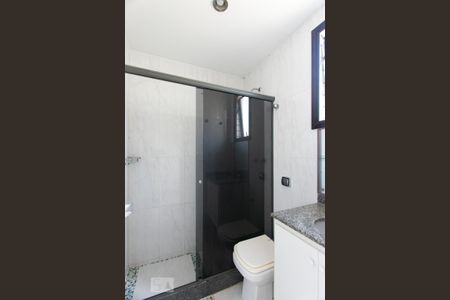 Apartamento para alugar com 198m², 3 quartos e 3 vagas Apartamento para alugar com 198m², 3 quartos e 3 vagasBanheiro da Suíte 1