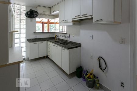 Apartamento para alugar com 198m², 3 quartos e 3 vagas Apartamento para alugar com 198m², 3 quartos e 3 vagasCozinha