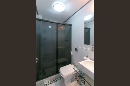 Apartamento para alugar com 198m², 3 quartos e 3 vagas Apartamento para alugar com 198m², 3 quartos e 3 vagasBanheiro Corredor