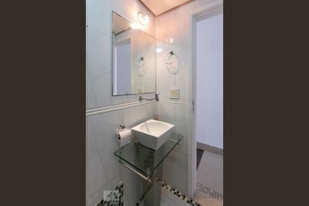 Apartamento para alugar com 198m², 3 quartos e 3 vagas Apartamento para alugar com 198m², 3 quartos e 3 vagasBanheiro Corredor