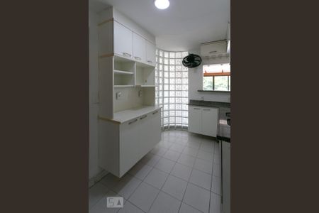 Apartamento para alugar com 198m², 3 quartos e 3 vagas Apartamento para alugar com 198m², 3 quartos e 3 vagasCozinha