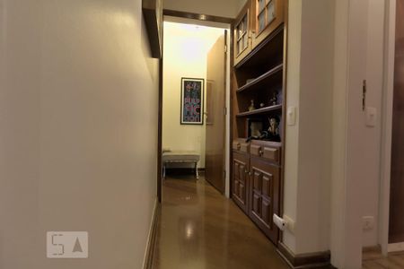 Apartamento à venda com 130m², 3 quartos e 3 vagas Apartamento à venda com 130m², 3 quartos e 3 vagasCorredor do quarto