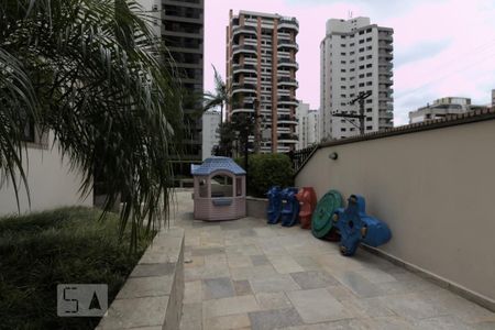 Apartamento à venda com 130m², 3 quartos e 3 vagas Apartamento à venda com 130m², 3 quartos e 3 vagasÁrea Comum - Playground