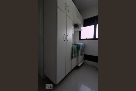 Apartamento à venda com 130m², 3 quartos e 3 vagas Apartamento à venda com 130m², 3 quartos e 3 vagasÁrea de Serviço - Armários