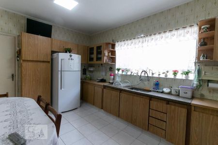 Casa à venda com 184m², 4 quartos e 2 vagas Casa à venda com 184m², 4 quartos e 2 vagasCozinha
