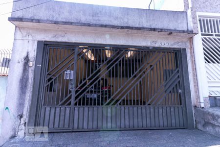 Casa à venda com 184m², 4 quartos e 2 vagas Casa à venda com 184m², 4 quartos e 2 vagasFachada