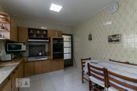 Casa à venda com 184m², 4 quartos e 2 vagas Casa à venda com 184m², 4 quartos e 2 vagasCozinha