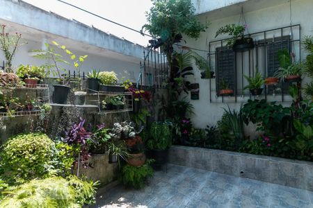 Casa à venda com 184m², 4 quartos e 2 vagas Casa à venda com 184m², 4 quartos e 2 vagasQuintal