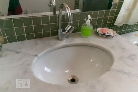 Casa à venda com 184m², 4 quartos e 2 vagas Casa à venda com 184m², 4 quartos e 2 vagasBanheiro 1