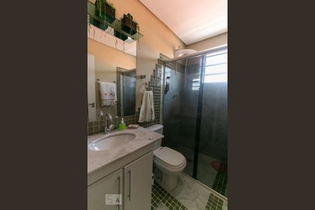 Casa à venda com 184m², 4 quartos e 2 vagas Casa à venda com 184m², 4 quartos e 2 vagasBanheiro 1