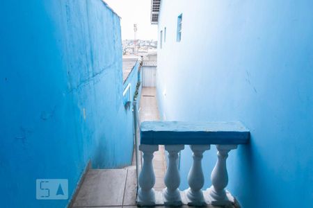 Casa à venda com 138m², 3 quartos e 2 vagas Casa à venda com 138m², 3 quartos e 2 vagasEscada