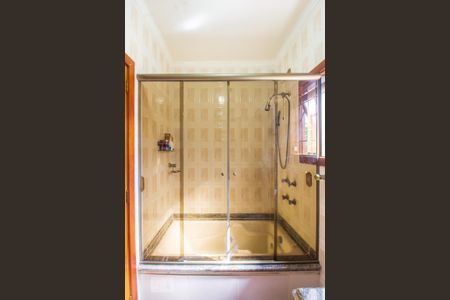 Casa para alugar com 350m², 4 quartos e 2 vagas Casa para alugar com 350m², 4 quartos e 2 vagasBanheira da Suíte 1