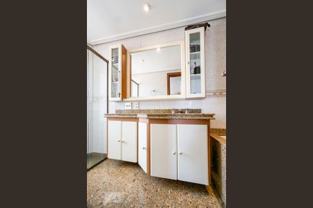 Apartamento à venda com 170m², 3 quartos e 3 vagasBanheiro da suíte 02