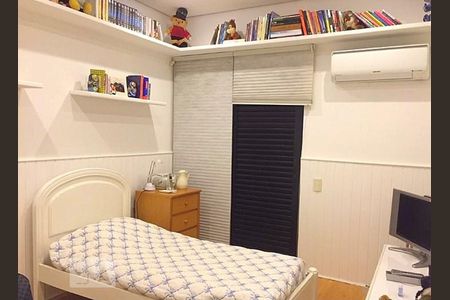 Apartamento à venda com 440m², 4 quartos e 5 vagas Apartamento à venda com 440m², 4 quartos e 5 vagasQuarto