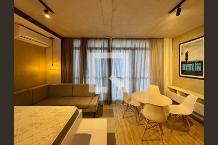 Sala/Quarto de kitnet/studio para alugar com 0 quarto, 35m² em Santo Amaro, São Paulo
