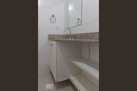 Apartamento à venda com 135m², 3 quartos e 2 vagas Apartamento à venda com 135m², 3 quartos e 2 vagasBanheiro social 1