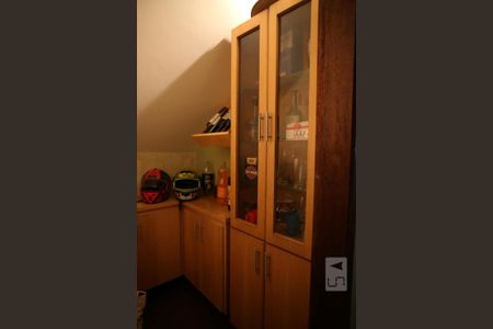 Casa à venda com 193m², 3 quartos e 2 vagasAdega