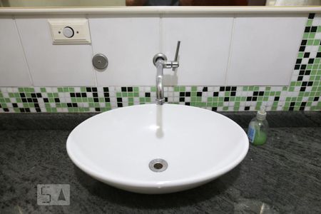 Casa à venda com 193m², 3 quartos e 2 vagasBanheiro 3