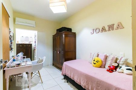 Casa à venda com 340m², 4 quartos e 6 vagas Casa à venda com 340m², 4 quartos e 6 vagasQuarto 3 - Suíte americana