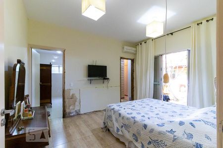 Casa à venda com 340m², 4 quartos e 6 vagas Casa à venda com 340m², 4 quartos e 6 vagasQuarto 1 - Suíte 1