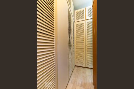 Casa à venda com 340m², 4 quartos e 6 vagas Casa à venda com 340m², 4 quartos e 6 vagasQuarto 1 - Suíte 1