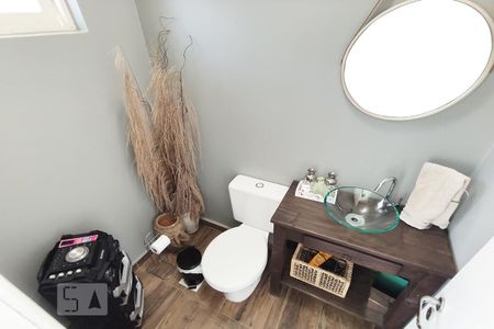 Casa à venda com 160m², 2 quartos e 2 vagas Casa à venda com 160m², 2 quartos e 2 vagasBanheiro de Serviço