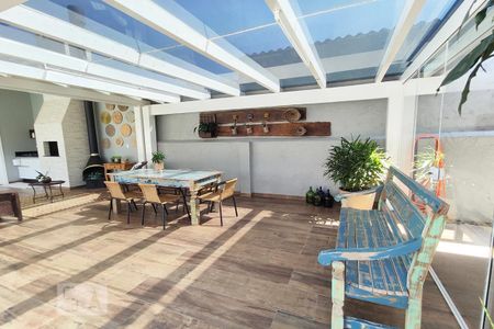 Casa à venda com 160m², 2 quartos e 2 vagas Casa à venda com 160m², 2 quartos e 2 vagasSalão de festas
