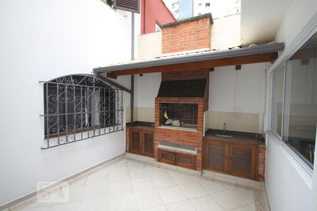 Casa de condomínio à venda com 300m², 3 quartos e 3 vagasQuintal
