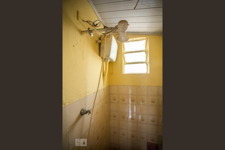 Casa à venda com 150m², 5 quartos e 4 vagas Casa à venda com 150m², 5 quartos e 4 vagasBanheiro de Serviço - Chuveiro