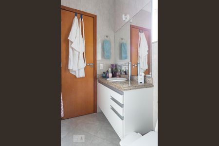 Casa à venda com 175m², 3 quartos e 4 vagas Casa à venda com 175m², 3 quartos e 4 vagasBanheiro da Suíte 2
