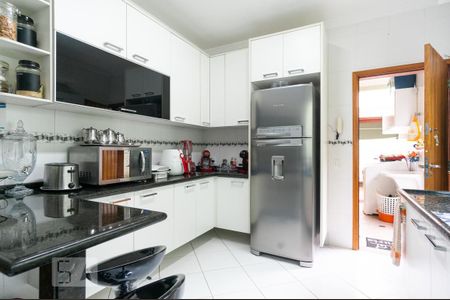 Casa à venda com 175m², 3 quartos e 4 vagas Casa à venda com 175m², 3 quartos e 4 vagasCozinha