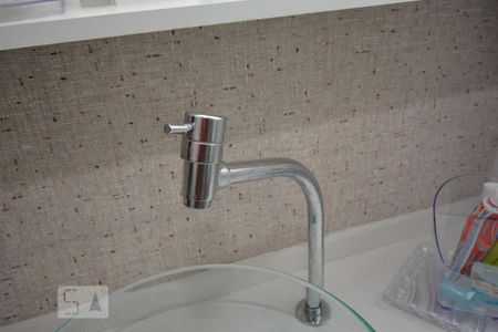 Casa à venda com 240m², 3 quartos e 2 vagasBanheiro da Suíte 1 - Torneira