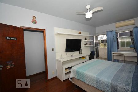 Casa à venda com 240m², 3 quartos e 2 vagasSuíte 1