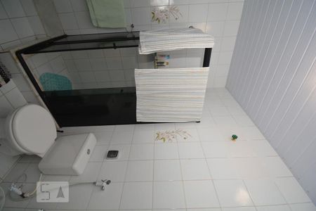 Casa à venda com 240m², 3 quartos e 2 vagasBanheiro da Suíte 1