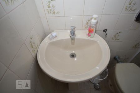 Casa à venda com 240m², 3 quartos e 2 vagasBanheiro da suíte 2