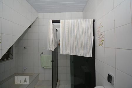 Casa à venda com 240m², 3 quartos e 2 vagasBanheiro da Suíte 1