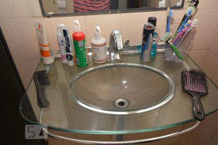 Casa à venda com 240m², 3 quartos e 2 vagasBanheiro