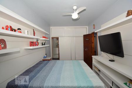 Casa à venda com 240m², 3 quartos e 2 vagasSuíte 1