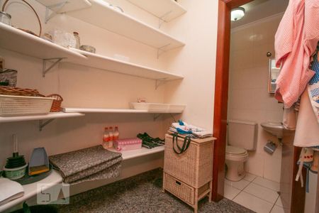 Apartamento à venda com 150m², 3 quartos e 3 vagas Apartamento à venda com 150m², 3 quartos e 3 vagasDispensa