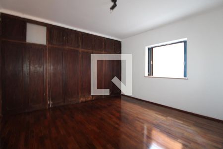 Casa à venda com 323m², 3 quartos e 4 vagasQuarto 2 (suíte)