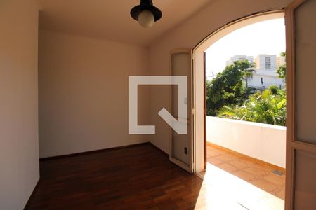Casa à venda com 323m², 3 quartos e 4 vagasAntessala (1º andar)