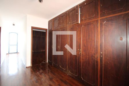 Casa à venda com 323m², 3 quartos e 4 vagasCorredor (1º andar)