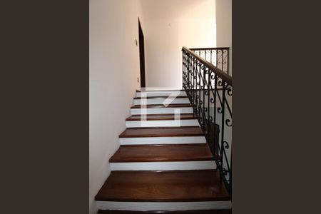 Casa à venda com 323m², 3 quartos e 4 vagasEscada