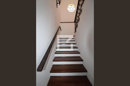 Casa à venda com 323m², 3 quartos e 4 vagasEscada