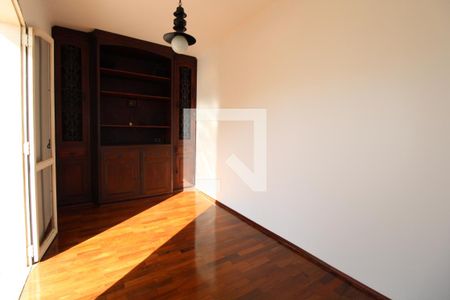 Casa à venda com 323m², 3 quartos e 4 vagasAntessala (1º andar)