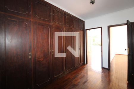 Casa à venda com 323m², 3 quartos e 4 vagasCorredor (1º andar)